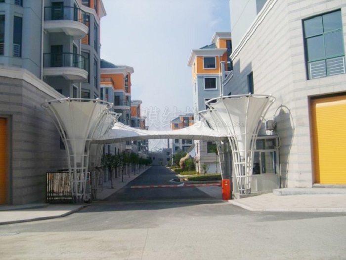 祝賀燁興簽訂廣州華泰賓館出口膜結(jié)構(gòu)遮陽(yáng)棚工程