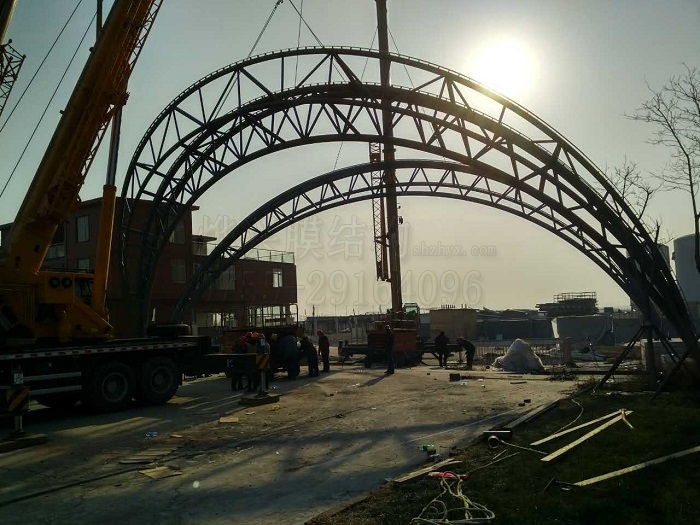 膜結(jié)構(gòu)入口雨棚安裝-深圳市燁興膜結(jié)構(gòu)工程有限公司 膜結(jié)構(gòu)入口雨棚安裝.jpg