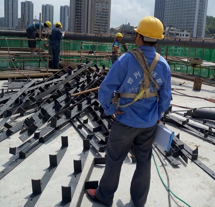 飛機壩火車站ETFE氣枕膜結(jié)構(gòu)施工角