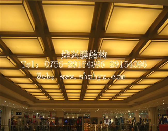 用膜結(jié)構(gòu)作裝飾的商場，逛得就是舒適